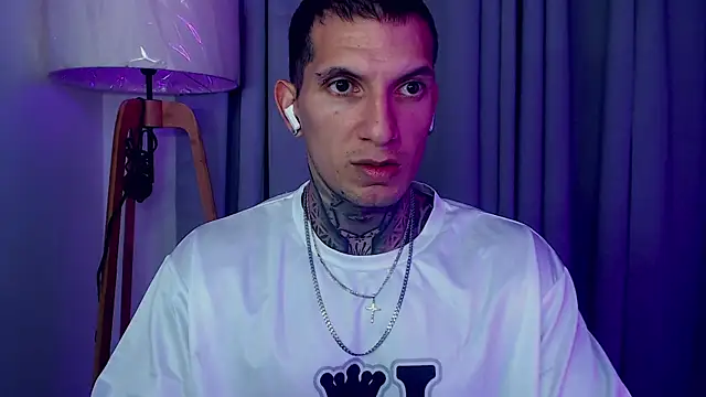 Snapshot of Shane_Clay chatting on October 21, 1:39 am Shane Clay online show from October 21, 1:39 am