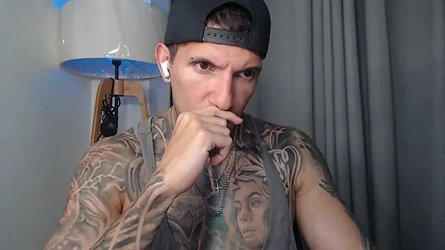 Snapshot of Shane_Clay chatting on December 18, 11:44 pm Shane Clay online show from December 18, 11:44 pm