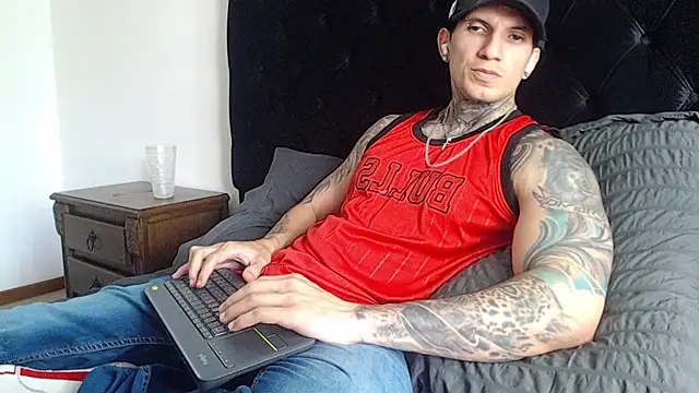 Snapshot of Shane_Clay chatting on January 6, 6:44 pm Shane Clay online show from January 6, 6:44 pm