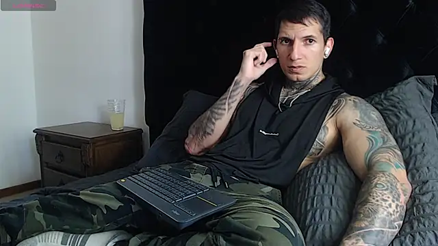 Snapshot of Shane_Clay chatting on January 15, 6:33 pm Shane Clay online show from January 15, 6:33 pm