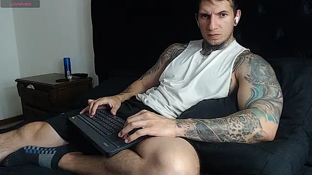 Snapshot of Shane_Clay chatting on February 5, 12:59 am Shane Clay online show from February 5, 12:59 am