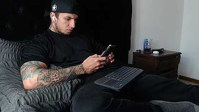 Snapshot of Shane_Clay chatting on February 15, 7:10 pm Shane Clay online show from February 15, 7:10 pm