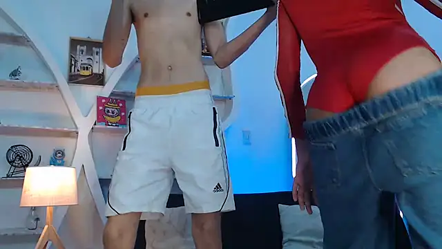 Snapshot of TWINKS_FRIENDS chatting on September 10, 1:27 am TWINKS FRIENDS online show from September 10, 1:27 am