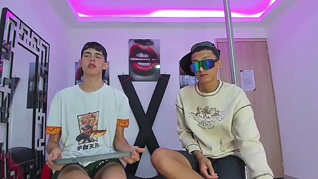 TWINKS FRIENDS online show from October 5, 7:17 am