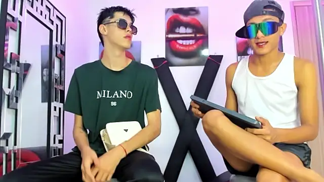 Snapshot of TWINKS_FRIENDS chatting on October 18, 7:20 am TWINKS FRIENDS online show from October 18, 7:20 am