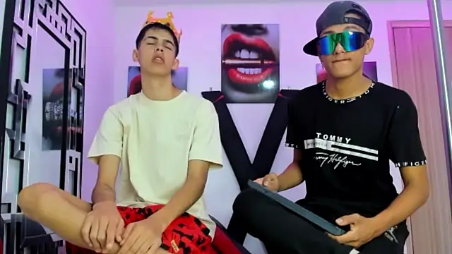 TWINKS FRIENDS online show from October 27, 7:23 am