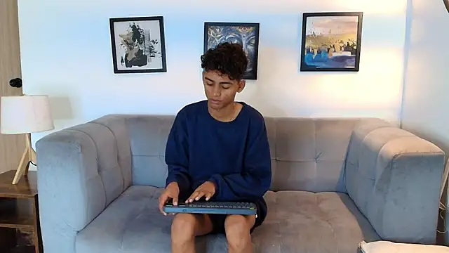 Snapshot of TWINKS_FRIENDS chatting on May 7, 1:27 pm TWINKS FRIENDS online show from May 7, 1:27 pm