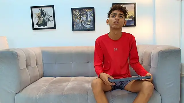 Snapshot of TWINKS_FRIENDS chatting on May 12, 1:19 pm TWINKS FRIENDS online show from May 12, 1:19 pm