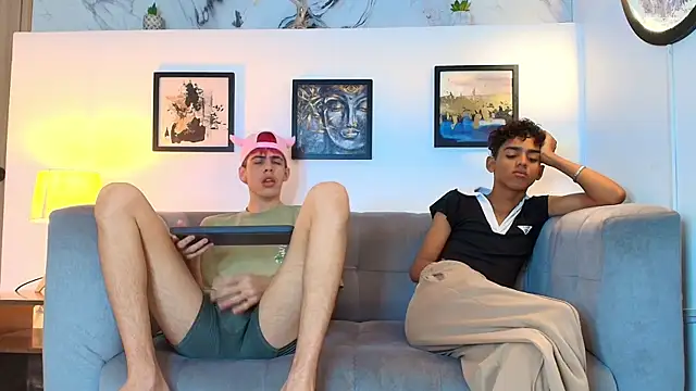 Snapshot of TWINKS_FRIENDS chatting on May 18, 1:39 pm TWINKS FRIENDS online show from May 18, 1:39 pm