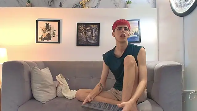 Snapshot of TWINKS_FRIENDS chatting on May 26, 1:18 pm TWINKS FRIENDS online show from May 26, 1:18 pm
