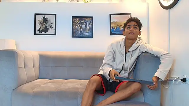Snapshot of TWINKS_FRIENDS chatting on May 27, 1:19 pm TWINKS FRIENDS online show from May 27, 1:19 pm