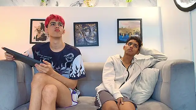 Snapshot of TWINKS_FRIENDS chatting on May 28, 1:30 pm TWINKS FRIENDS online show from May 28, 1:30 pm