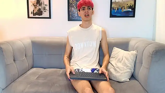 Snapshot of TWINKS_FRIENDS chatting on May 31, 5:31 pm TWINKS FRIENDS online show from May 31, 5:31 pm