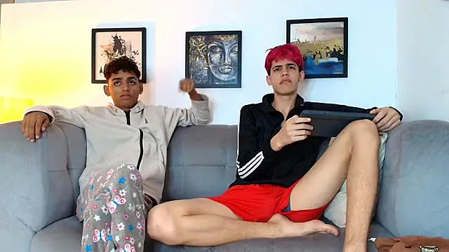 Snapshot of TWINKS_FRIENDS chatting on June 4, 1:06 pm TWINKS FRIENDS online show from June 4, 1:06 pm