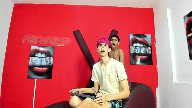 Snapshot of TWINKS_FRIENDS chatting on June 9, 1:45 pm TWINKS FRIENDS online show from June 9, 1:45 pm