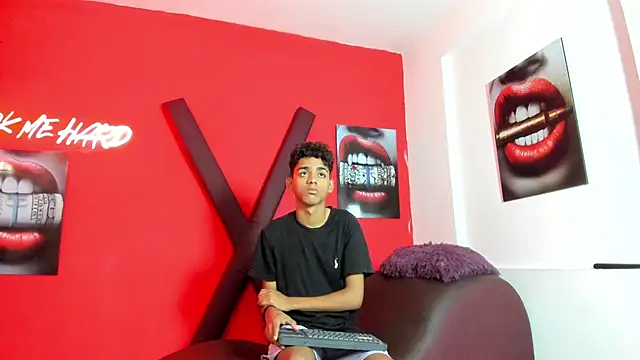 Snapshot of TWINKS_FRIENDS chatting on June 11, 1:20 pm TWINKS FRIENDS online show from June 11, 1:20 pm
