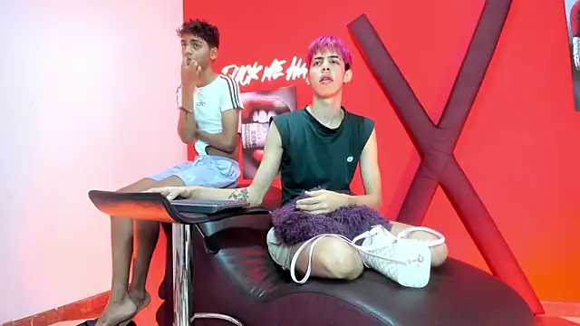 Snapshot of TWINKS_FRIENDS chatting on June 16, 1:25 pm TWINKS FRIENDS online show from June 16, 1:25 pm