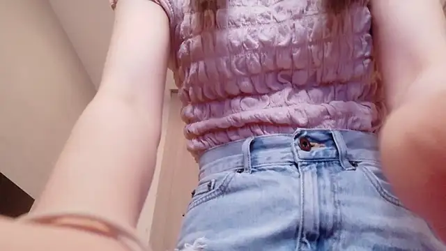 Snapshot of OSUSHI-CHAN chatting on June 20, 7:38 pm OSUSHI-CHAN online show from June 20, 7:38 pm