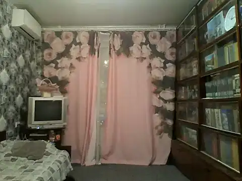 Snapshot of Pline1 chatting on October 4, 9:13 pm Pline1 online show from October 4, 9:13 pm