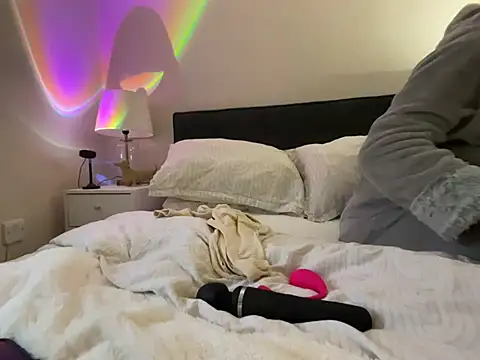 FrancescaXO online show from February 5, 8:30 am