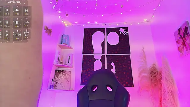 Iamlola  online show from December 15, 10:36 pm