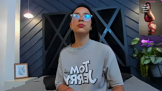 zoe martins  online show from October 7, 5:32 pm