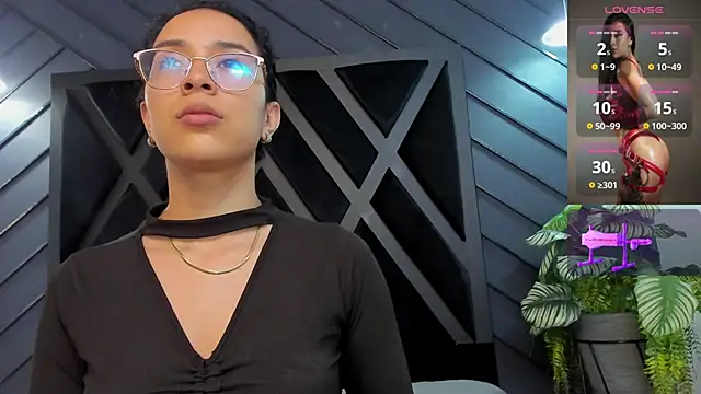 zoe martins  online show from November 6, 5:25 pm