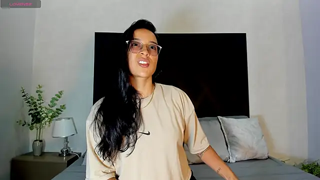 Snapshot of zoe_martins_ chatting on June 9, 5:35 pm zoe martins online show from June 9, 5:35 pm