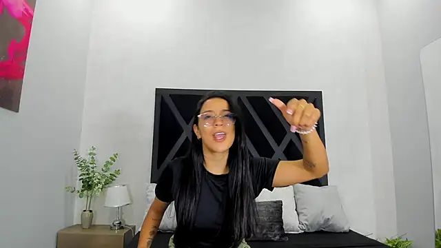 Snapshot of zoe_martins_ chatting on June 17, 5:36 pm zoe martins online show from June 17, 5:36 pm