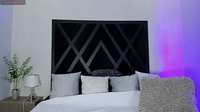 Snapshot of zoe_martins_ chatting on June 24, 5:45 pm zoe martins online show from June 24, 5:45 pm