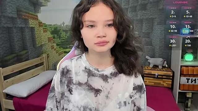 Snapshot of EmilyChaves chatting on October 14, 5:58 pm EmilyChaves online show from October 14, 5:58 pm