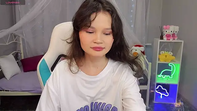 EmilyChaves online show from December 19, 4:19 am