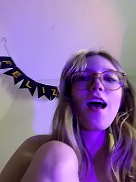 Snapshot of ReenKitty chatting on October 11, 7:51 am ReenKitty online show from October 11, 7:51 am