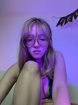 Snapshot of ReenKitty chatting on October 22, 4:46 am ReenKitty online show from October 22, 4:46 am