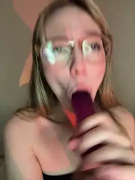 Snapshot of ReenKitty chatting on December 17, 5:13 am ReenKitty online show from December 17, 5:13 am