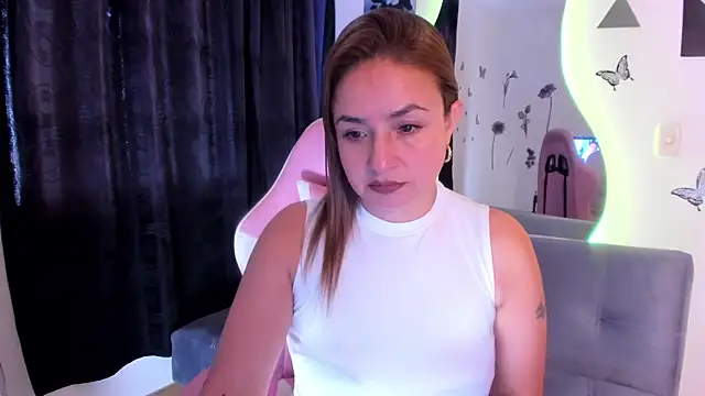 luciamature  online show from November 11, 7:36 pm