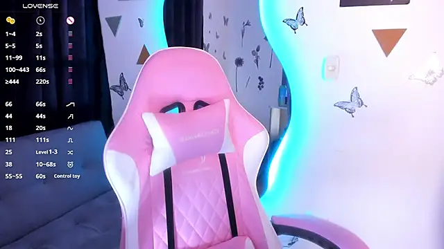 luciamature  online show from November 26, 9:05 pm