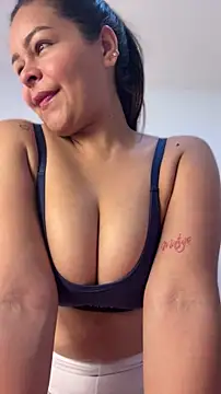Snapshot of sweet_shadil_ chatting on June 2, 11:56 am sweet shadil online show from June 2, 11:56 am