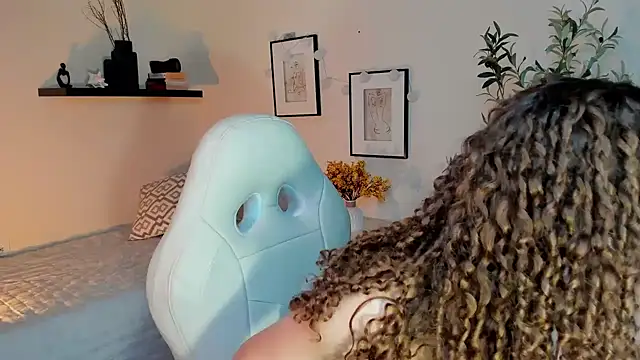 Snapshot of isabella-garcia- chatting on May 7, 1:55 am isabella-garcia- online show from May 7, 1:55 am