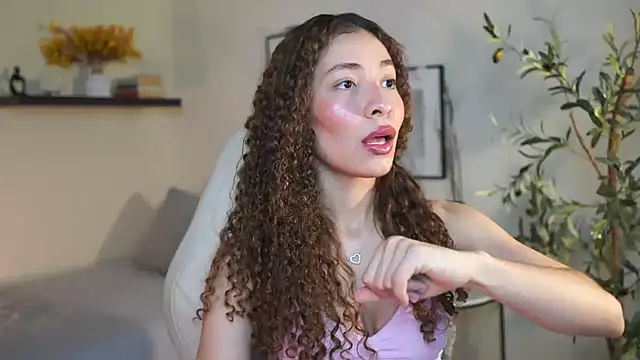 Snapshot of isabella-garcia- chatting on May 21, 10:06 pm isabella-garcia- online show from May 21, 10:06 pm