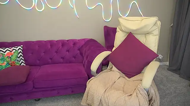 BellaLaPetit online show from October 7, 1:14 am