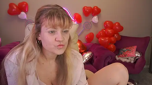 BellaLaPetit online show from February 15, 1:41 pm