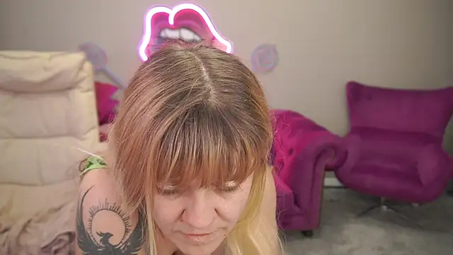 BellaLaPetit online show from February 25, 2:32 am