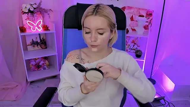 AuroraWrenfield online show from November 13, 4:33 am