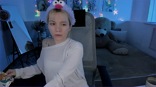 AuroraWrenfield online show from February 11, 1:32 am