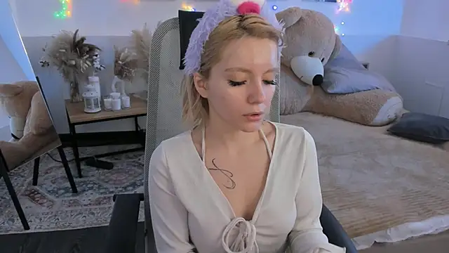 AuroraWrenfield online show from February 26, 4:22 am