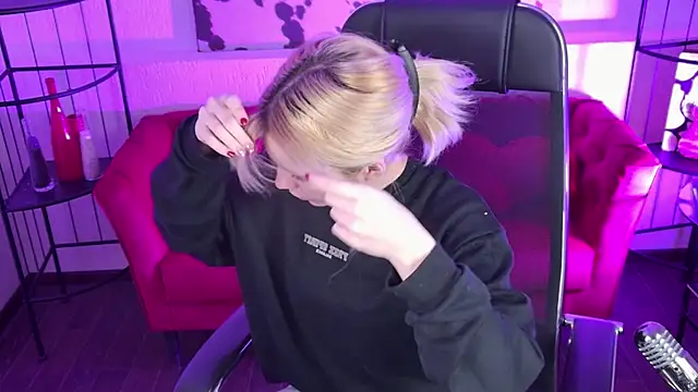 AuroraWrenfield online show from March 17, 1:21 am