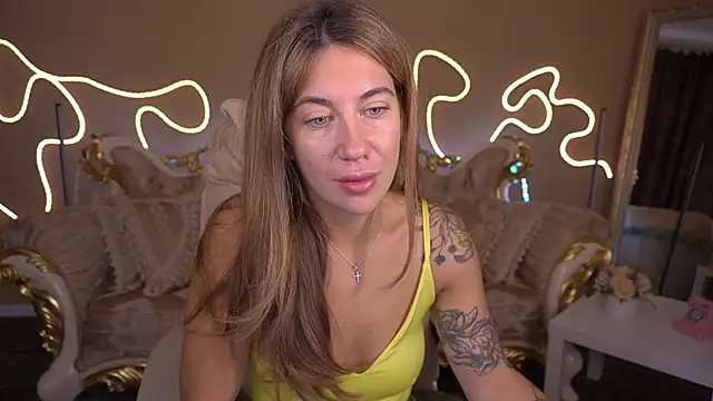 Snapshot of KateShanny chatting on October 4, 6:11 am KateShanny online show from October 4, 6:11 am