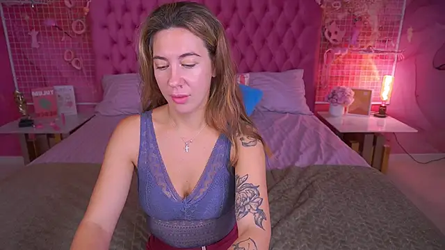 Snapshot of KateShanny chatting on October 6, 5:49 am KateShanny online show from October 6, 5:49 am