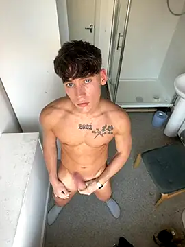 Snapshot of naughtyboy0124 chatting on November 25, 3:01 pm naughtyboy0124 online show from November 25, 3:01 pm